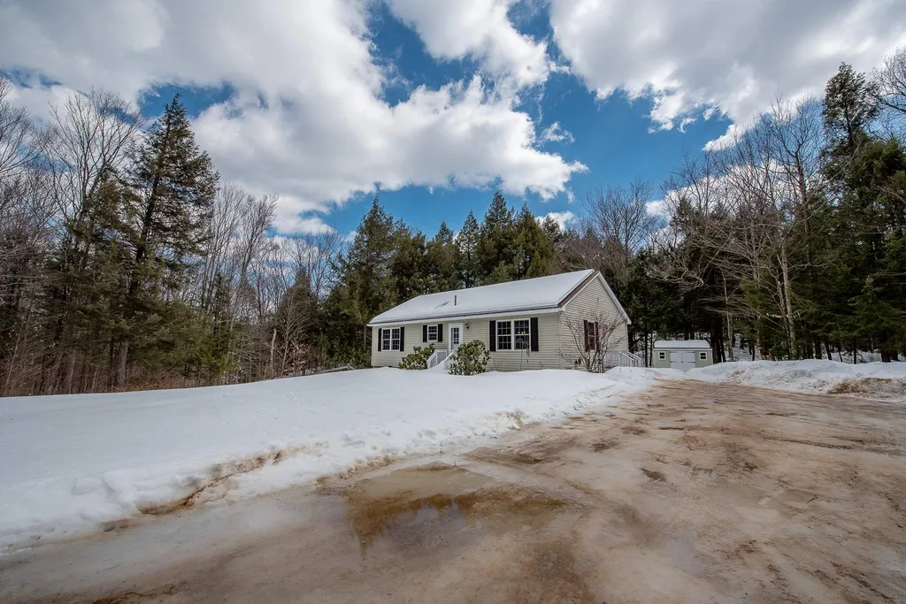 40 Adams Road Alexandria NH 03222