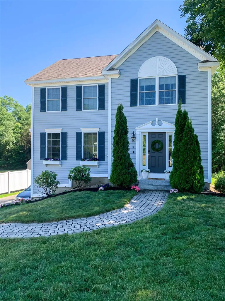 7 Boulder Court Raymond NH 03077