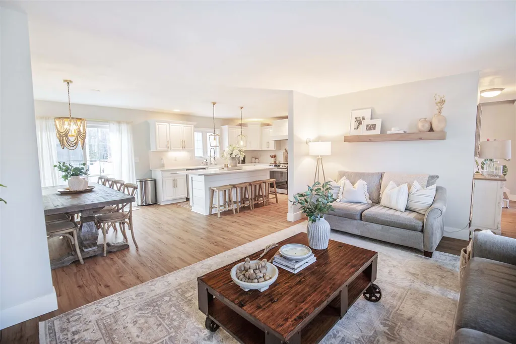 7 Boulder Court Raymond NH 03077