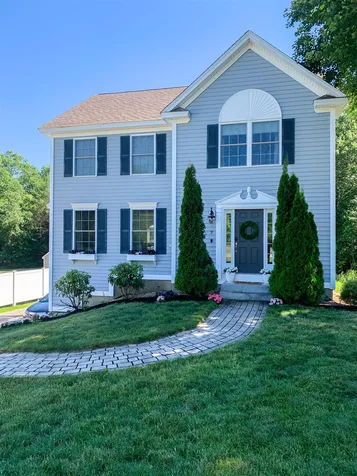 7 Boulder Court Raymond NH 03077