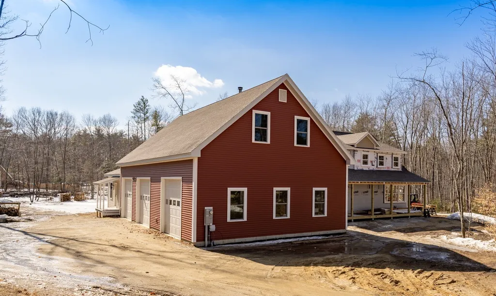 90 Mast Road Lee NH 03861