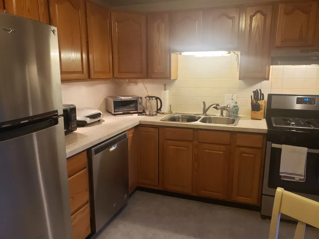8 Lancelot Court Salem NH 03079
