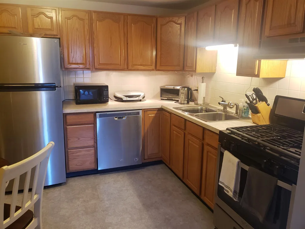 8 Lancelot Court Salem NH 03079