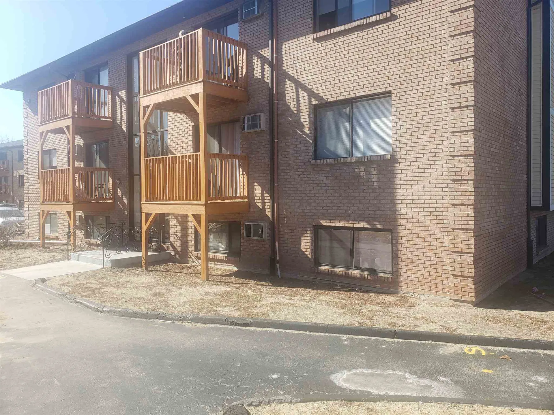 8 Lancelot Court Salem NH 03079