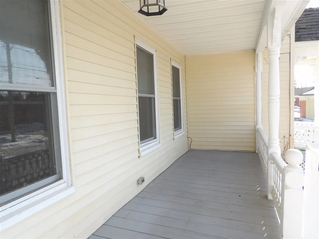 35 Academy Street Tilton NH 03276