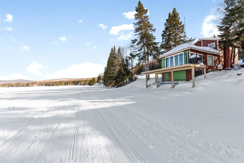 1437 Diamond Pond Road Stewartstown NH 03576