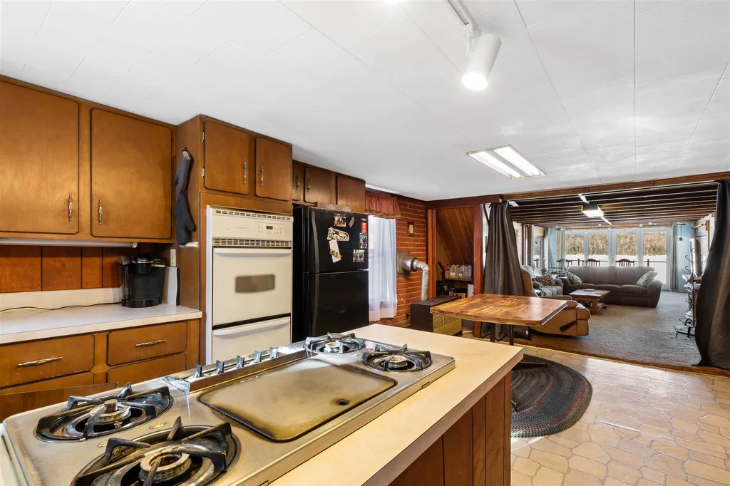 1437 Diamond Pond Road Stewartstown NH 03576