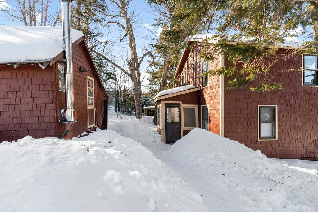 1437 Diamond Pond Road Stewartstown NH 03576