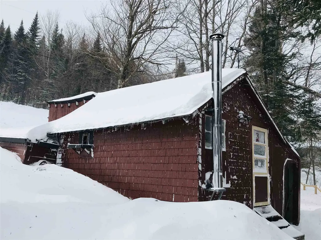 1437 Diamond Pond Road Stewartstown NH 03576