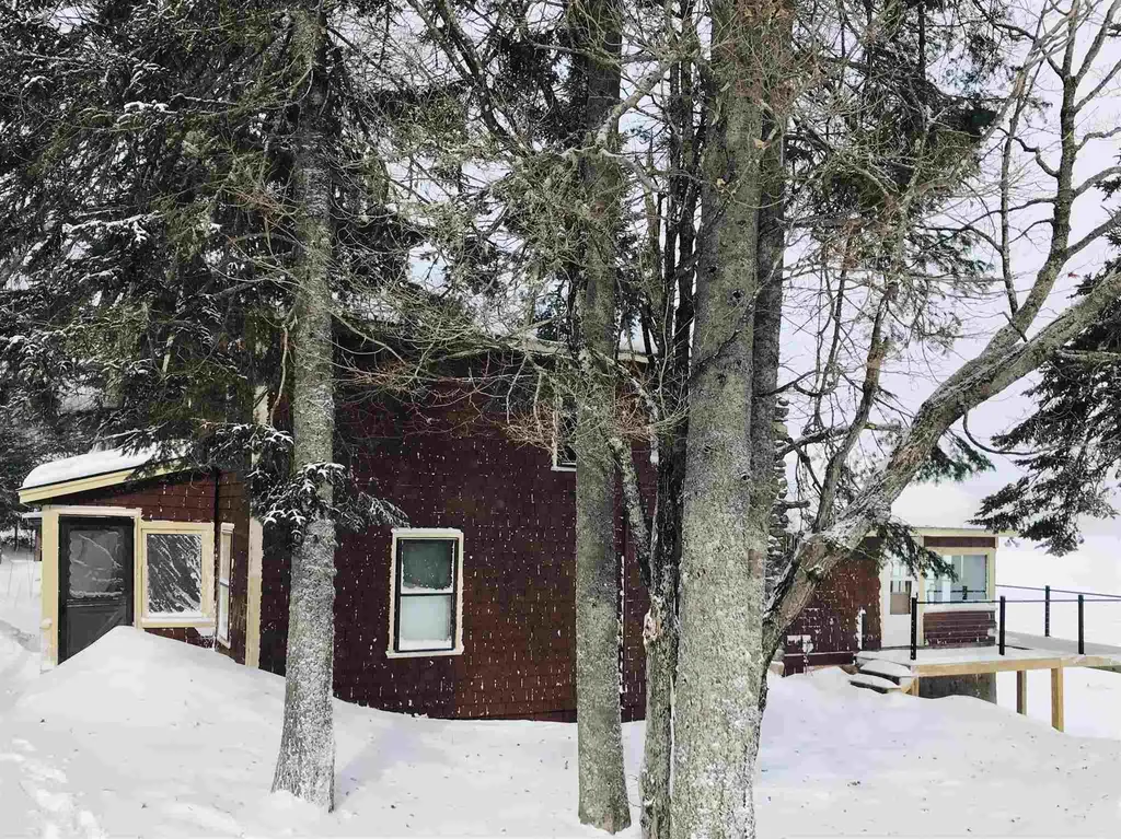 1437 Diamond Pond Road Stewartstown NH 03576