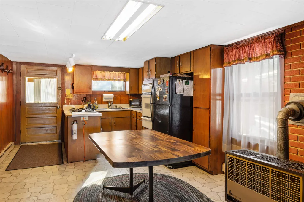 1437 Diamond Pond Road Stewartstown NH 03576