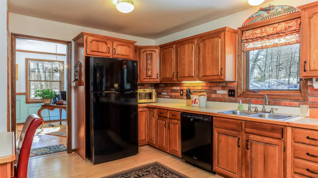 23 Deer Run Road Henniker NH 03242