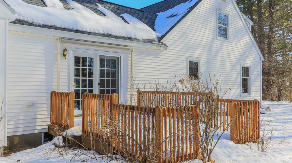 23 Deer Run Road Henniker NH 03242