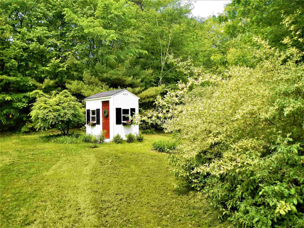23 Deer Run Road Henniker NH 03242