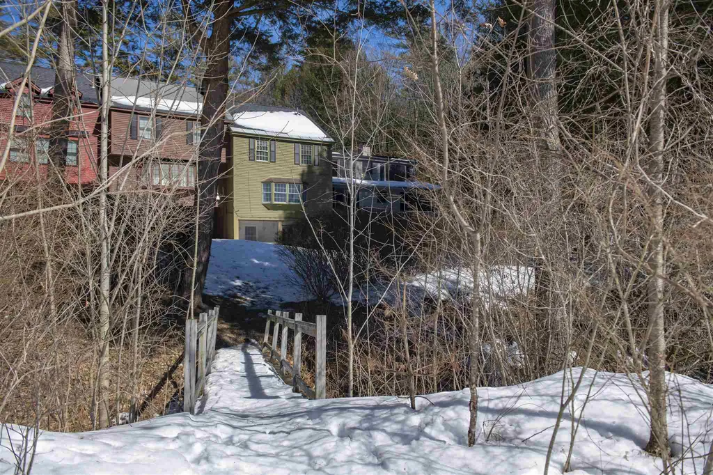 824 Hard Road Hartford VT 05059