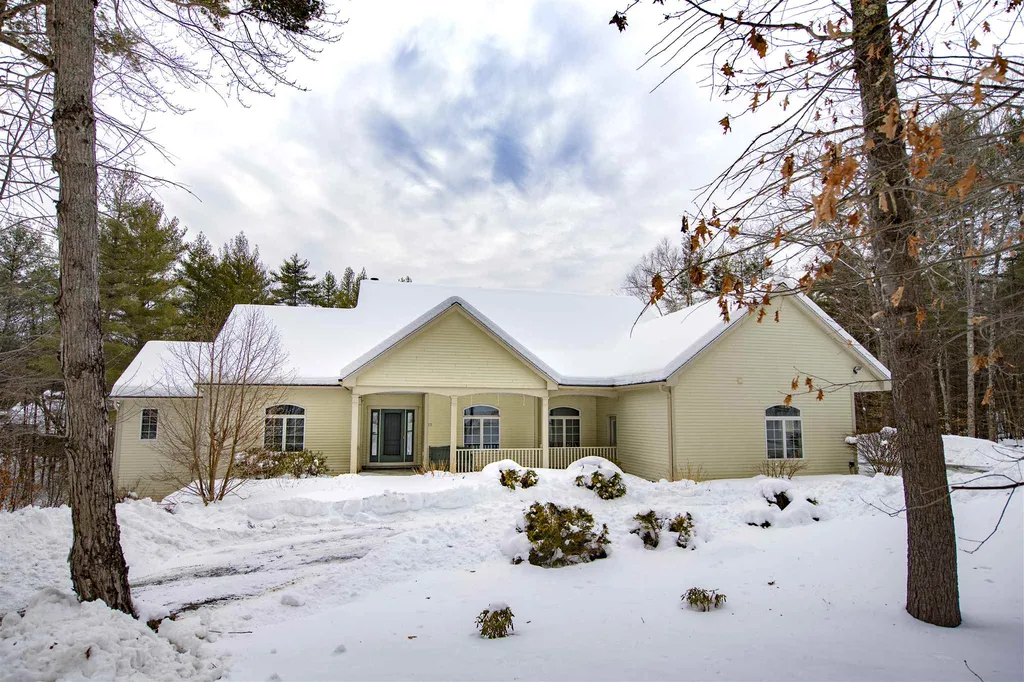 275 Fletcher Lane Hartford VT 05059