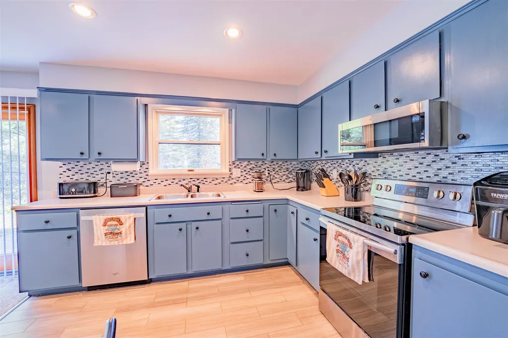 74 Cobbleview Drive Colchester VT 05446