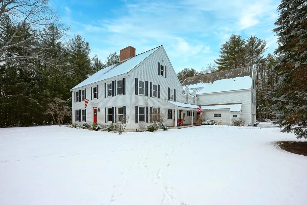 57 Woods Run Rollinsford NH 03869