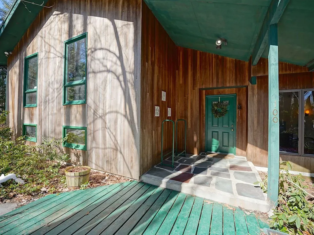 100 Woodland Road North Hampton NH 03862