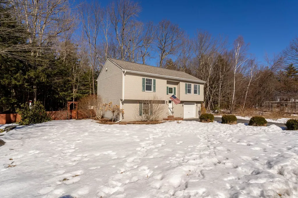 16 Davis Boulevard Rochester NH 03868