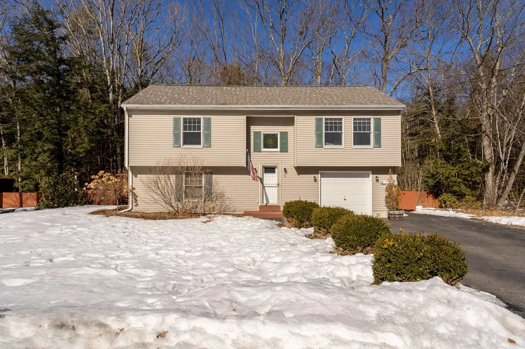 16 Davis Boulevard Rochester NH 03868