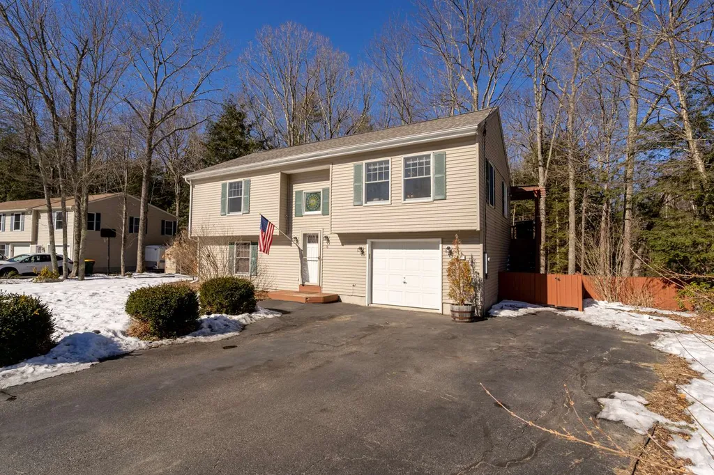 16 Davis Boulevard Rochester NH 03868