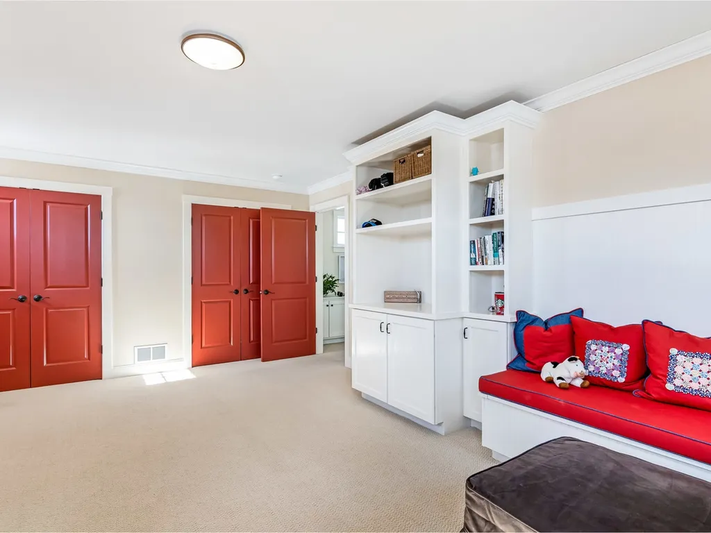 22 Dewey Place South Burlington VT 05403-7923