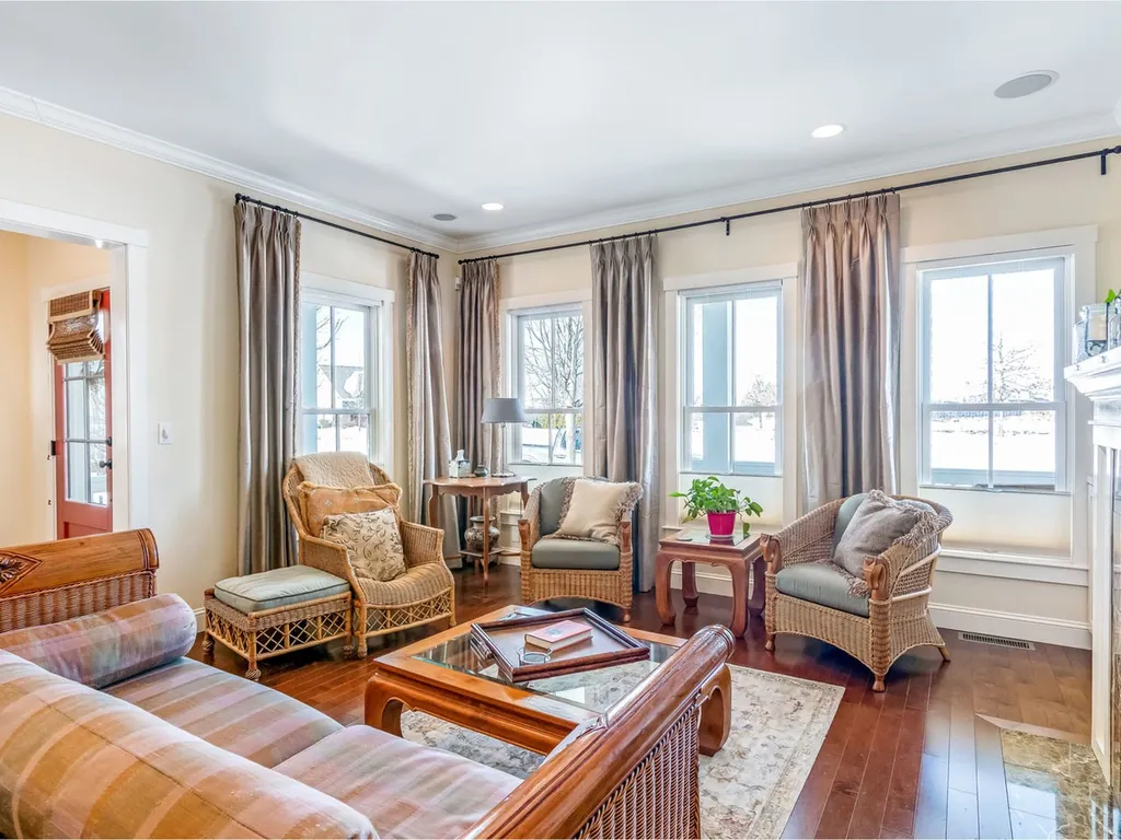 22 Dewey Place South Burlington VT 05403-7923