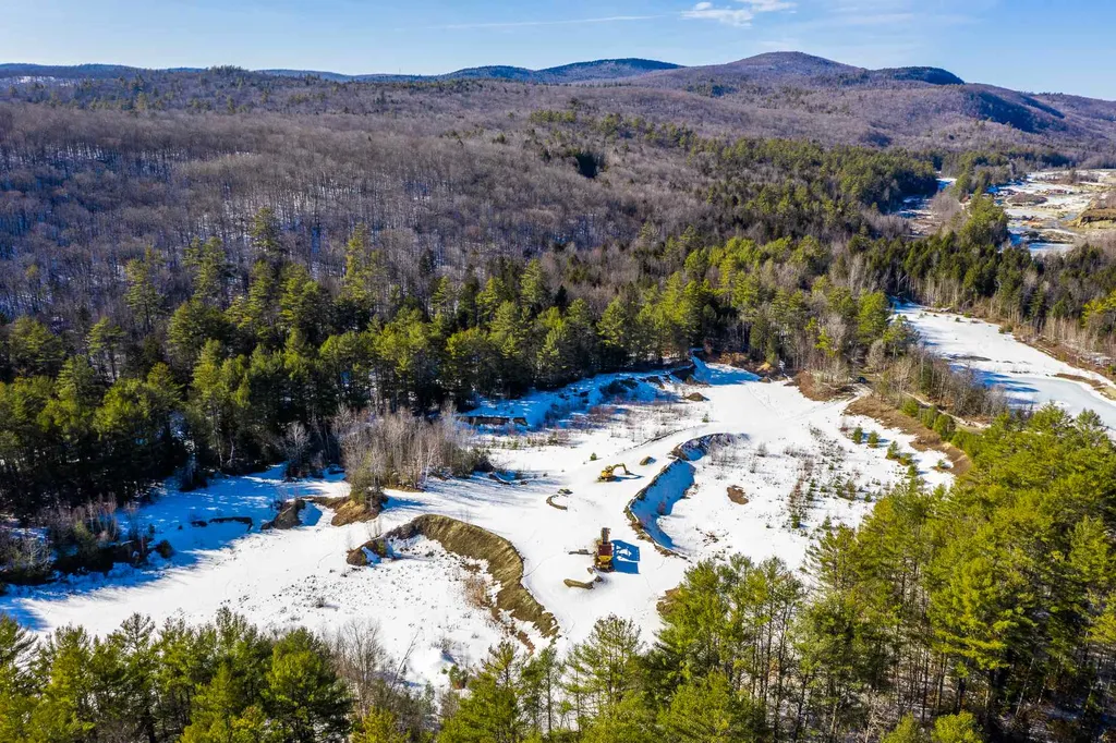 672 Bog Road Enfield NH 03748
