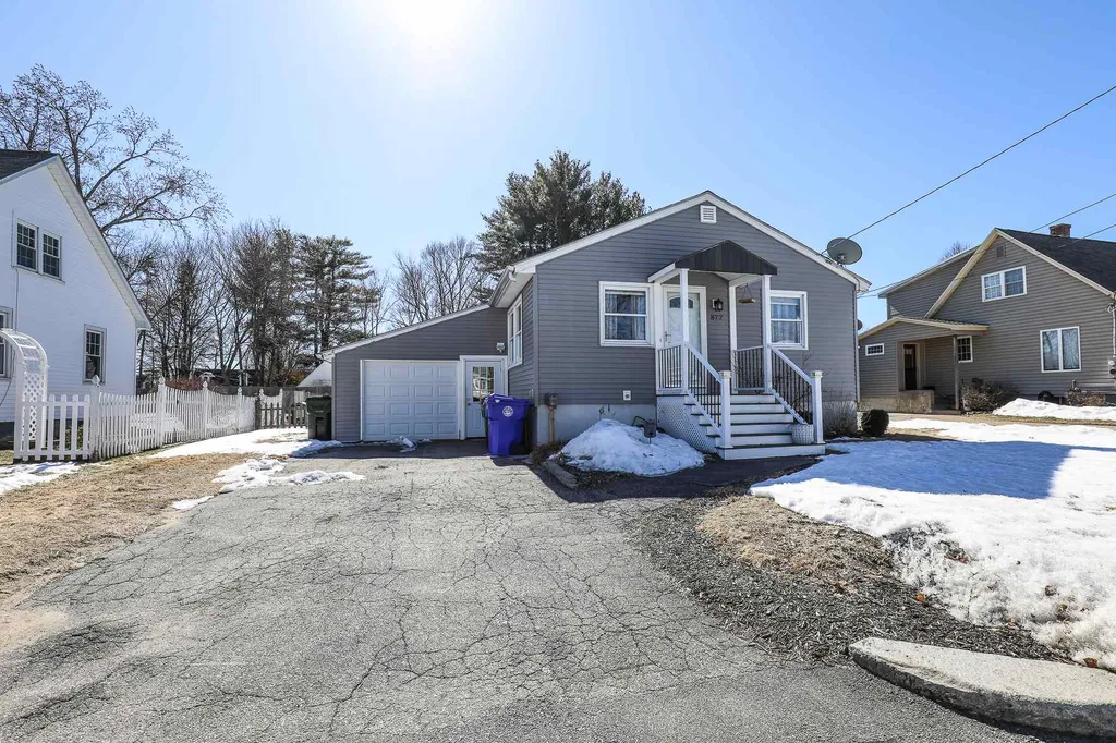 877 Howe Street Manchester NH 03103