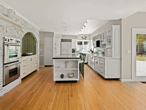 81 Gardenside Lane Shelburne VT 05482