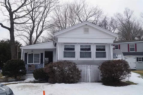 17 Meredith Drive Hampstead NH 03841