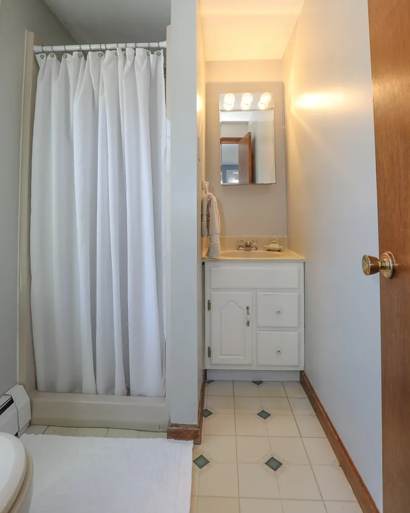 15 Davis Drive Londonderry NH 03053