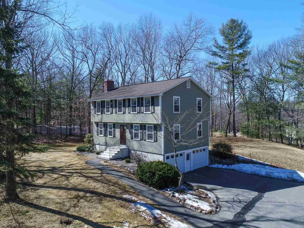 15 Davis Drive Londonderry NH 03053