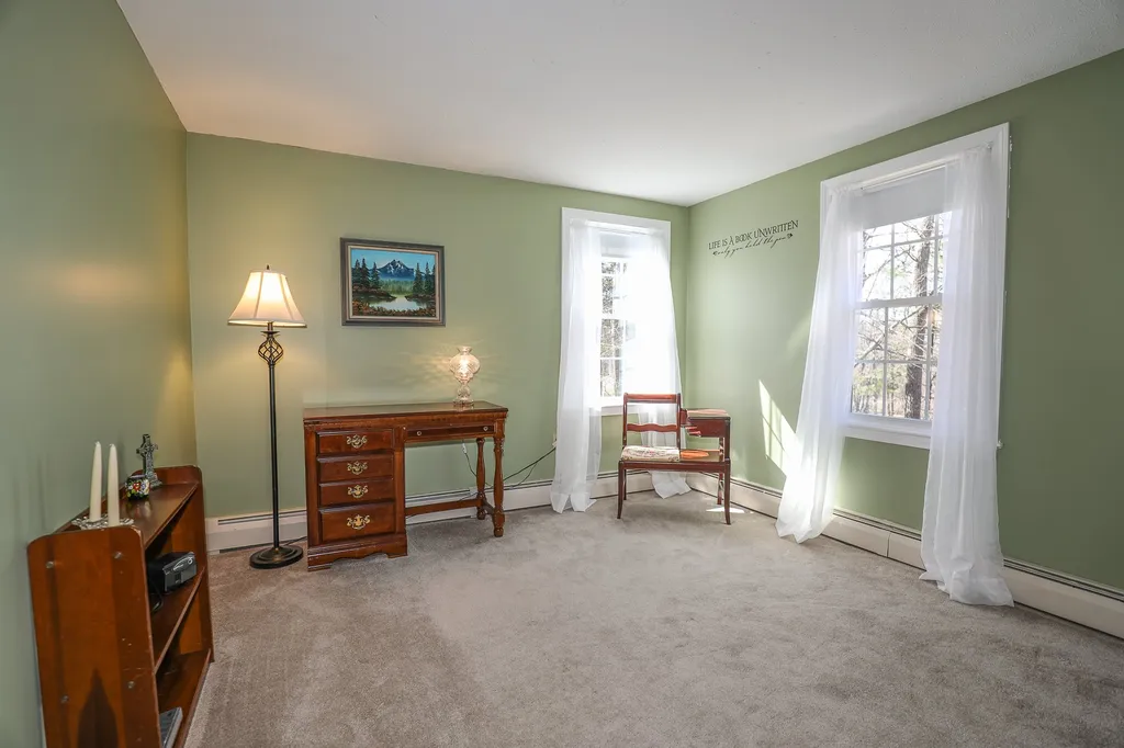 15 Davis Drive Londonderry NH 03053