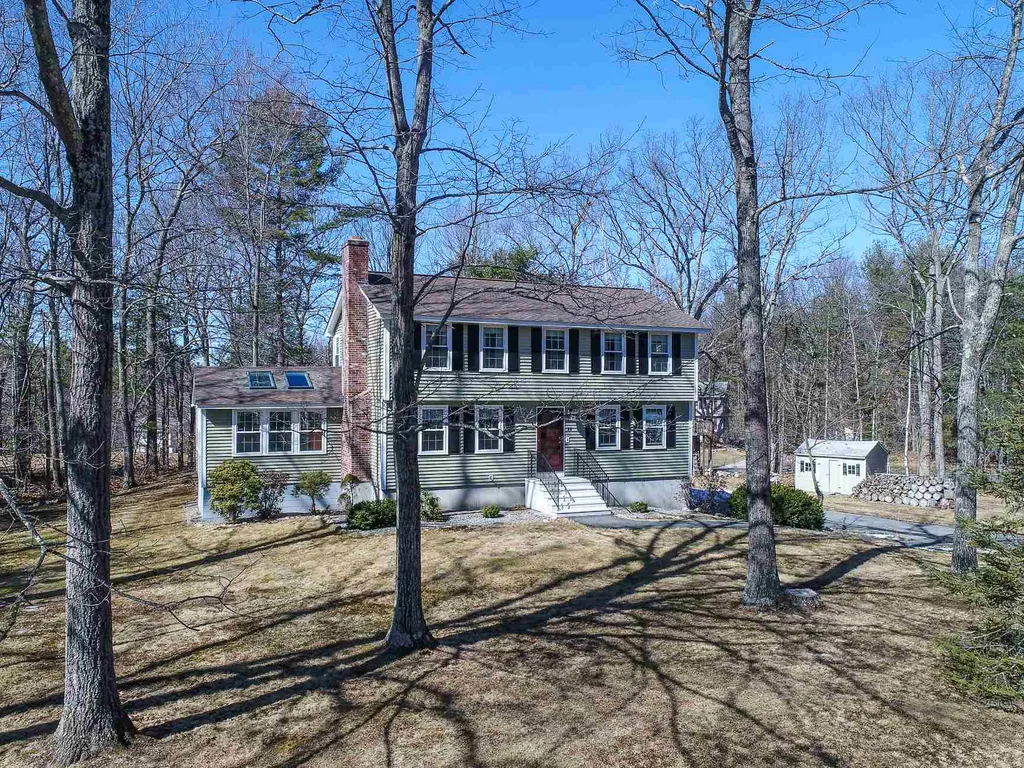 15 Davis Drive Londonderry NH 03053