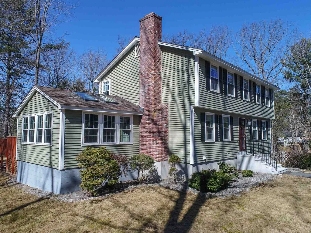 15 Davis Drive Londonderry NH 03053