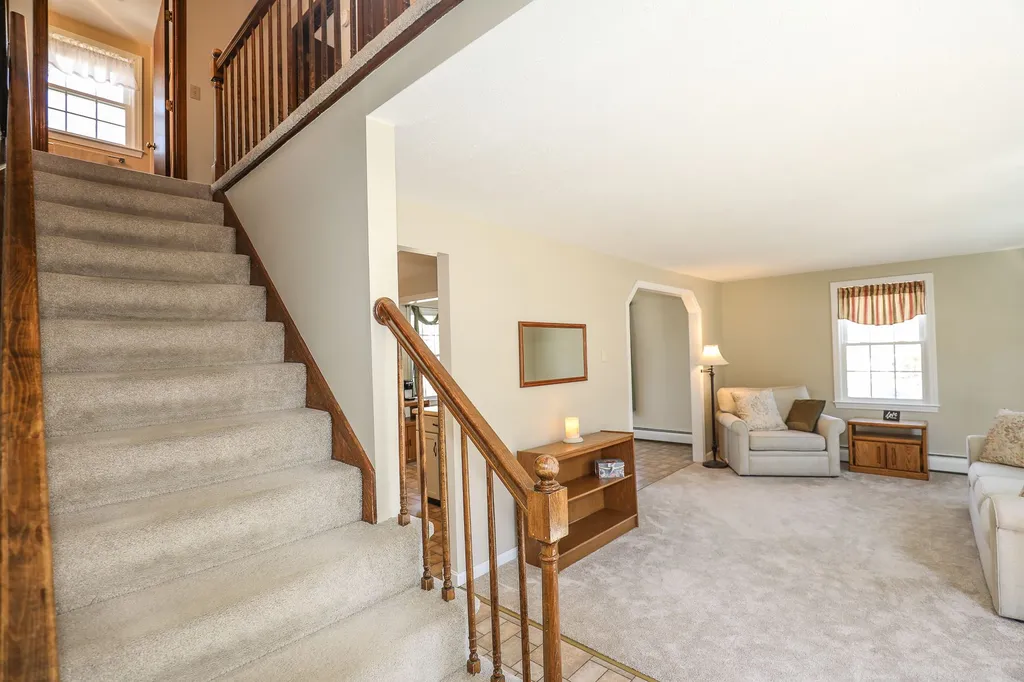 15 Davis Drive Londonderry NH 03053