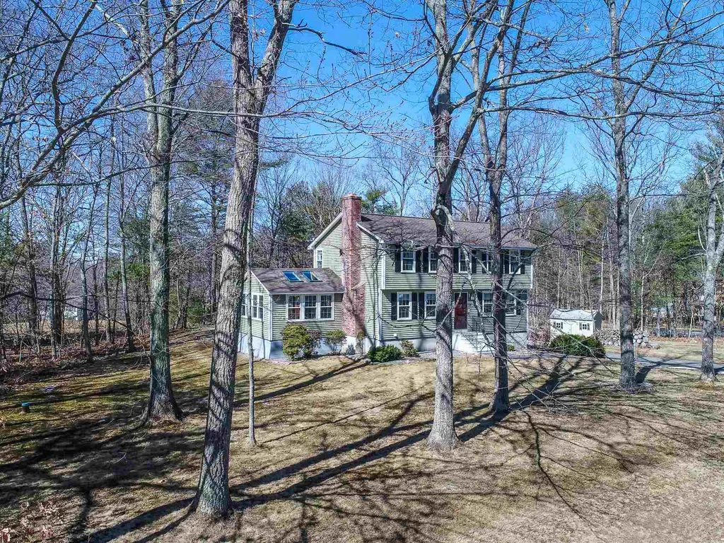 15 Davis Drive Londonderry NH 03053