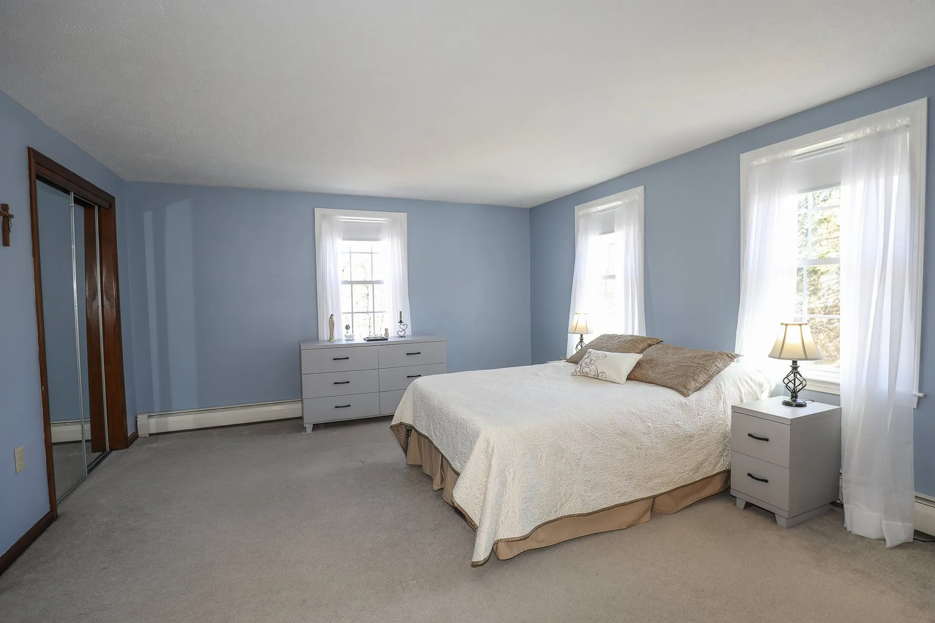 15 Davis Drive Londonderry NH 03053