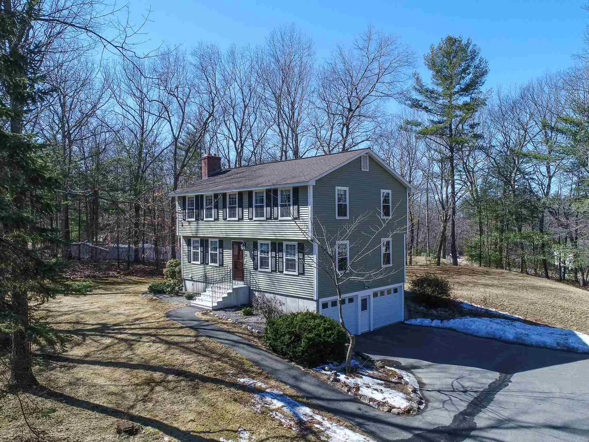 15 Davis Drive Londonderry NH 03053