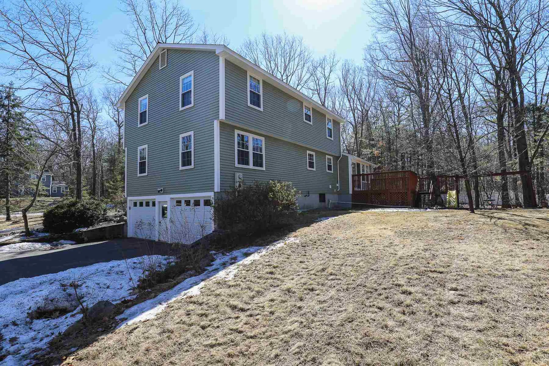 15 Davis Drive Londonderry NH 03053