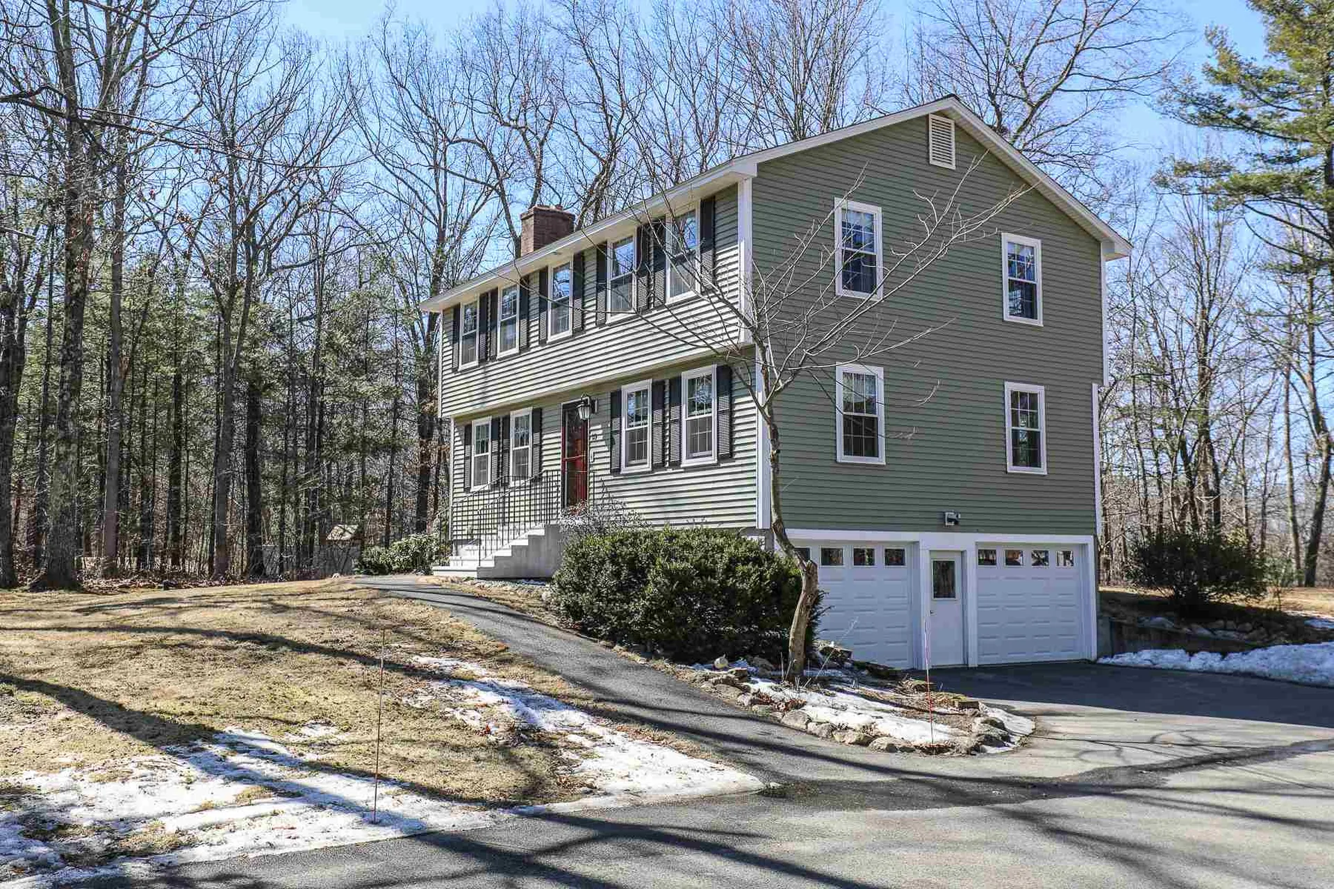 15 Davis Drive Londonderry NH 03053