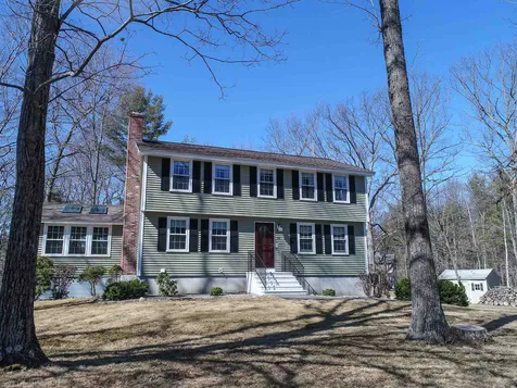 15 Davis Drive Londonderry NH 03053