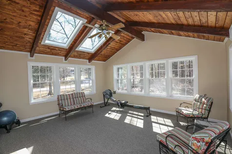 15 Davis Drive Londonderry NH 03053