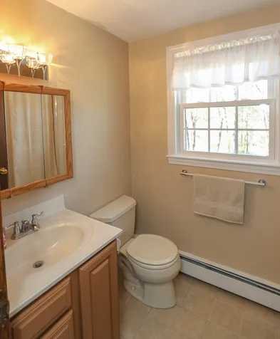 15 Davis Drive Londonderry NH 03053