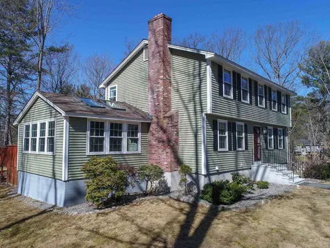 15 Davis Drive Londonderry NH 03053