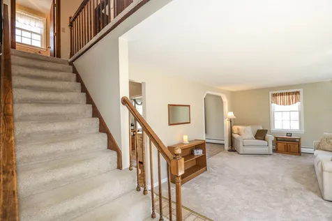 15 Davis Drive Londonderry NH 03053