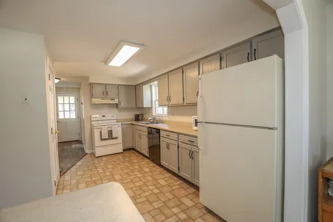 15 Davis Drive Londonderry NH 03053