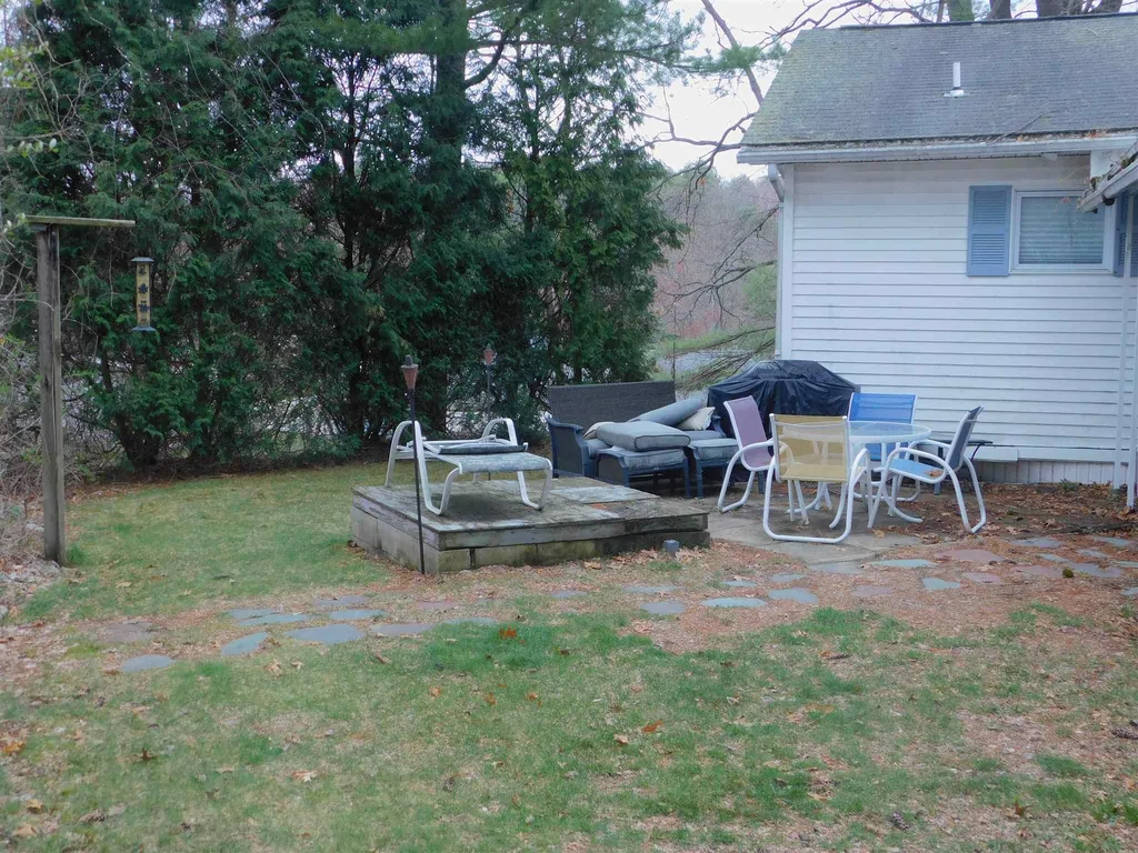 1 Reggie Avenue Hooksett NH 03106-1048